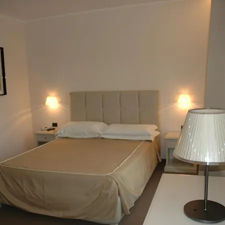 Hotel Bellevue San Lorenzo (Adults Only) Malcesine Zimmer foto